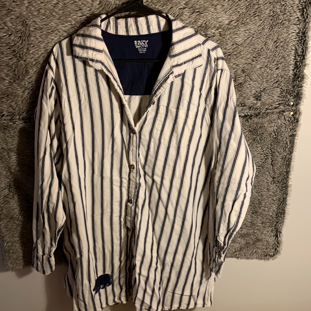 Lazy one button up night shirt, size large/extra large